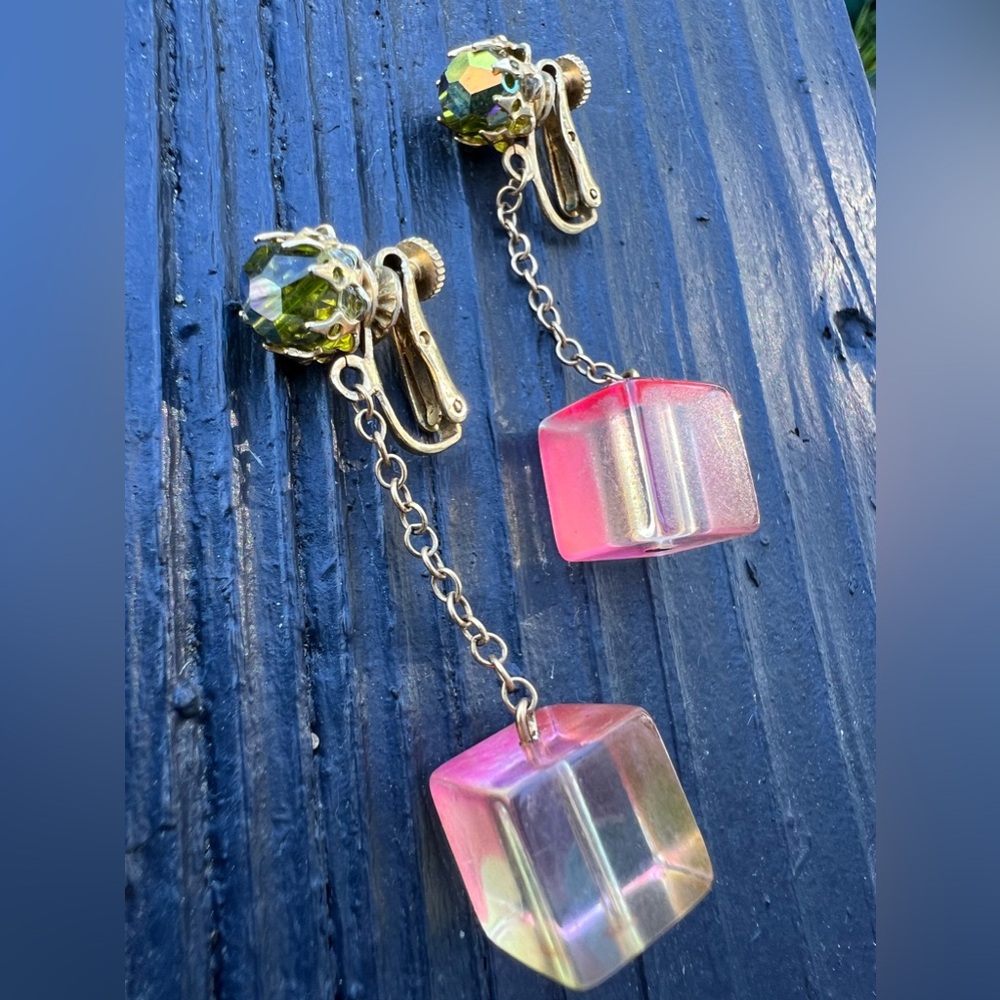 Vintage VENDOME Mod Retro Pink Lucite Cube Green Chain Drop Dangle Clip EARRINGS